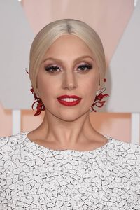 Скачать Lady Gaga - Водку пей русская версия рингтон на звонок бесплатно